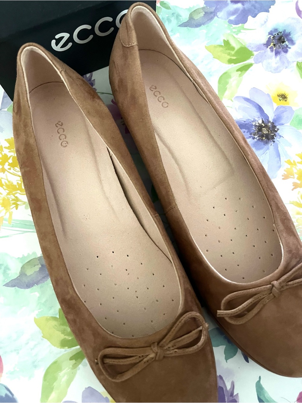 Ecco Tan Suede Ballet Flats with Bow Detail